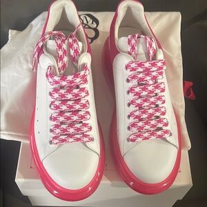 Alexander McQueen White and Pink Low-Top Sneakers with Unique Lacing
Brand New